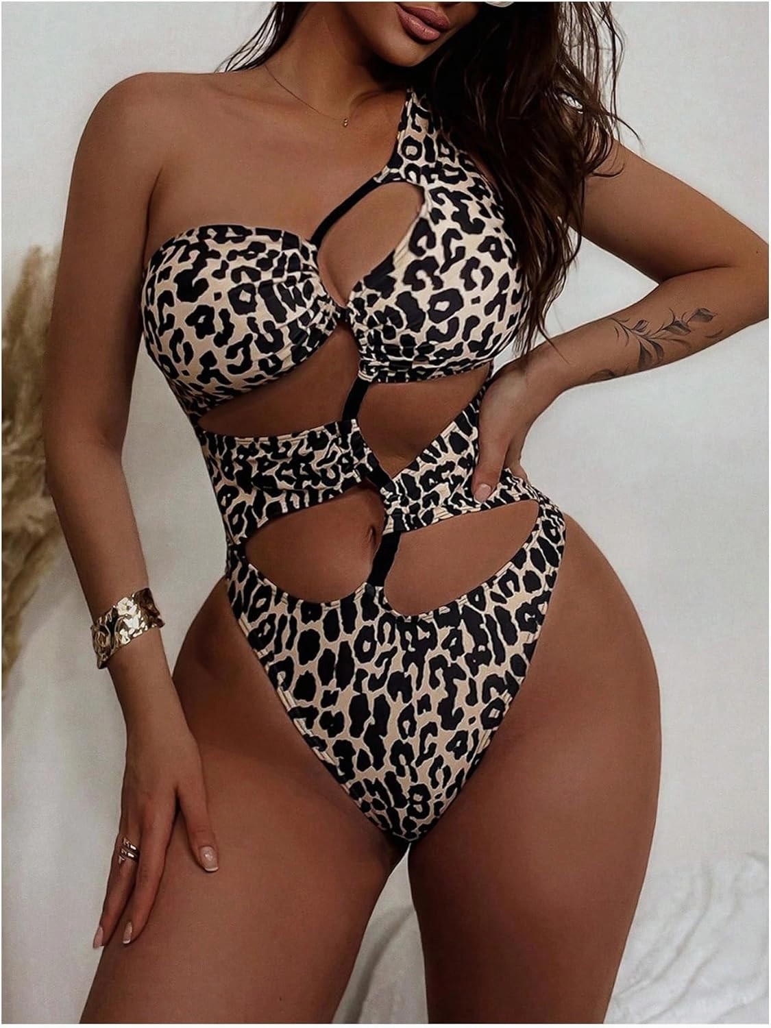 WDIRARA Women's Cut Out One Shoulder Swimsuit Bikini Hollow Out Ruched High Cut One Piece Swimsuit